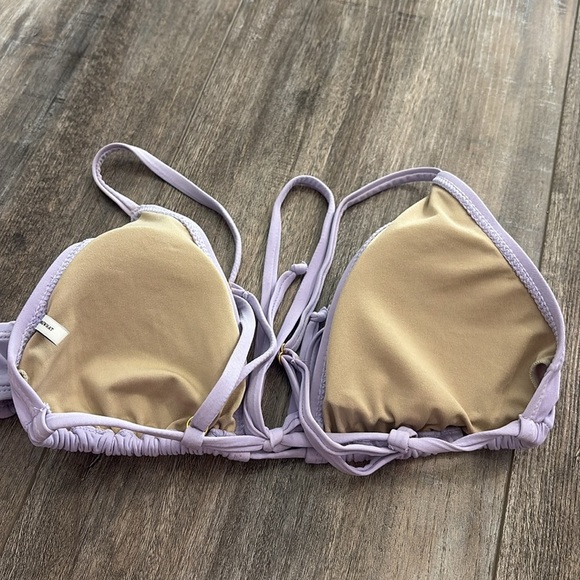 WeWoreWhat bikini set with V-Shape bottoms and triangle top - Picture 9 of 10